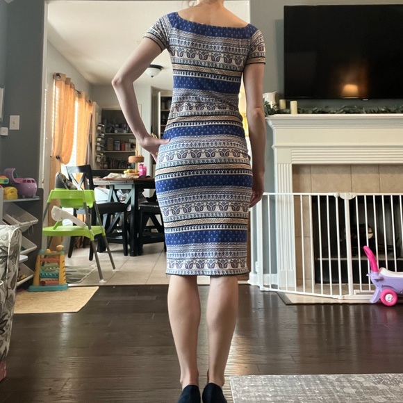 Pattern Dress - Picture 6 of 7
